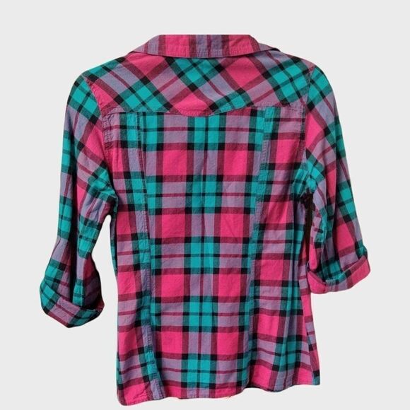 Passport Women's Multi-Color Pretty  Plaid Shirt. - Picture 9 of 11
